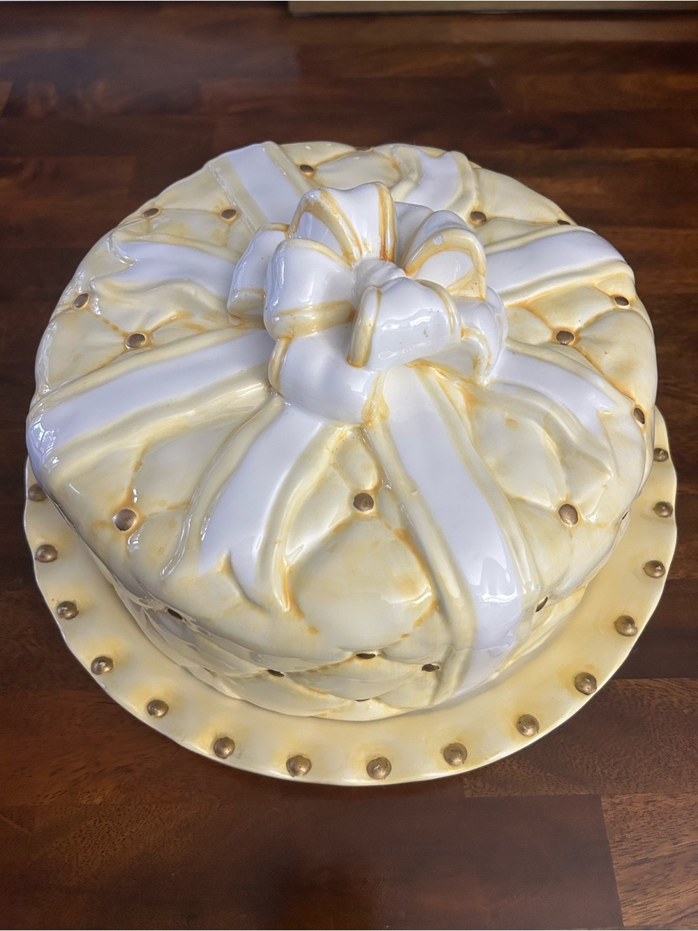 Vintage CRESCO Ceramic Cake Plate And Dome Ribbon Bow